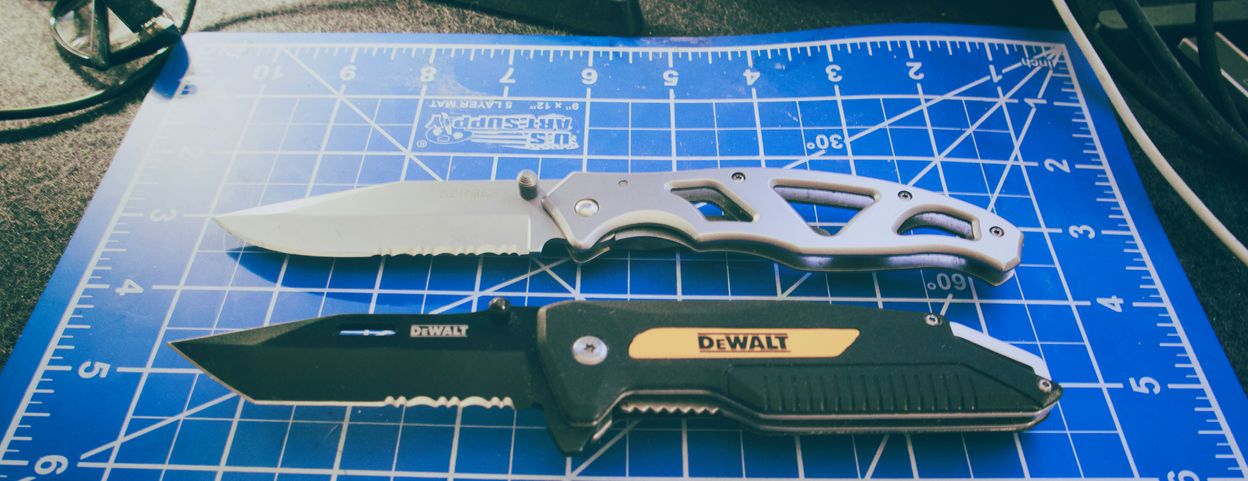 Gerber Paraframe II and a DeWALT Pocket Knife opened to full length